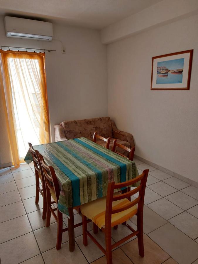 دوغي رات Apartmani Karla المظهر الخارجي الصورة